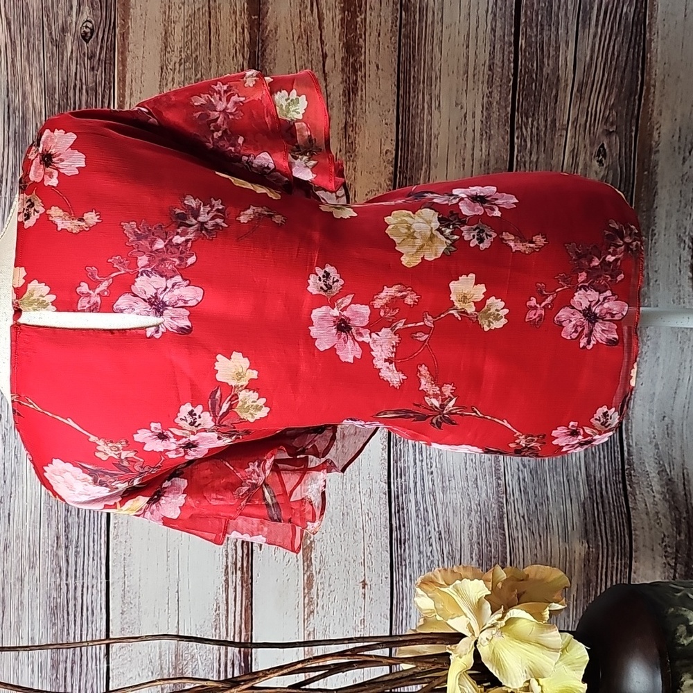 VINCE CAMUTO RED FLORAL LINED TIERED FLUTTER SLEEVE PULLOVER BLOUSE - Picture 5 of 13